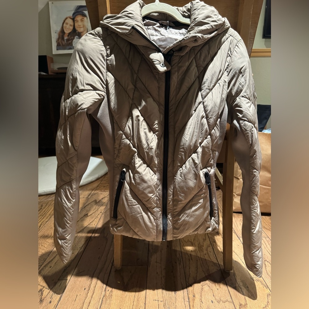 Bernardo Women's Quilted Puffer Jacket - Beige. Size Small